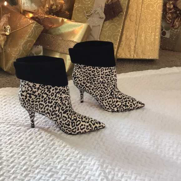 Marc Fisher LTD Fifily Pointed Toe Bootie - Picture 3 of 7